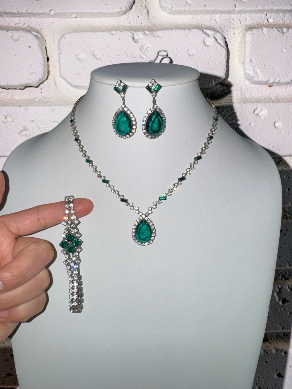 Vintage Emerald Green Teardrop Necklace & Earring Set with Bracelet